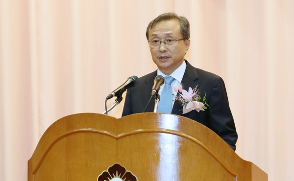 ◇역대 일곱 번째 헌재소장인 유남석 헌재소장이 9월 21일 취임, 취임사를 하고 있다.